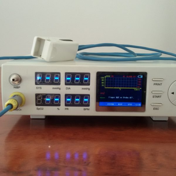 PulseOxi Meter, vérnyomásmérővel (1)